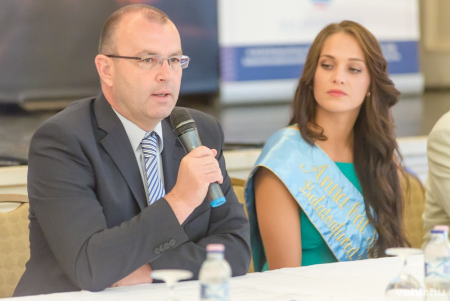 Bóka István, és a tavalyi Anna-Bál szépe, Sulák Martina