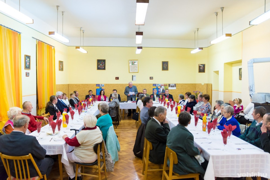 beszédet mond kórosi tibor