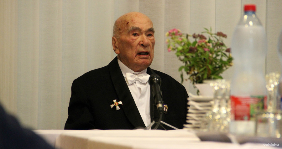 Arnóczky szívesen mesélt életéről a sajtónak