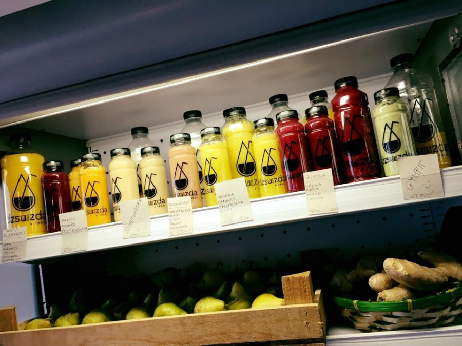 A fotót még István készítette, ma már nem ilyen kép fogad minket az üzletben