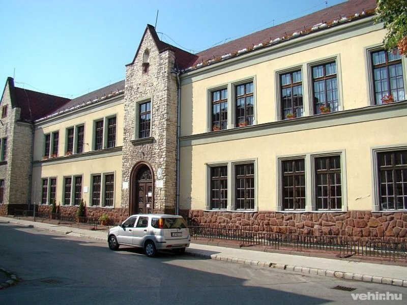 Több egyházi iskola, köztük a Padányi is nyert támogatást