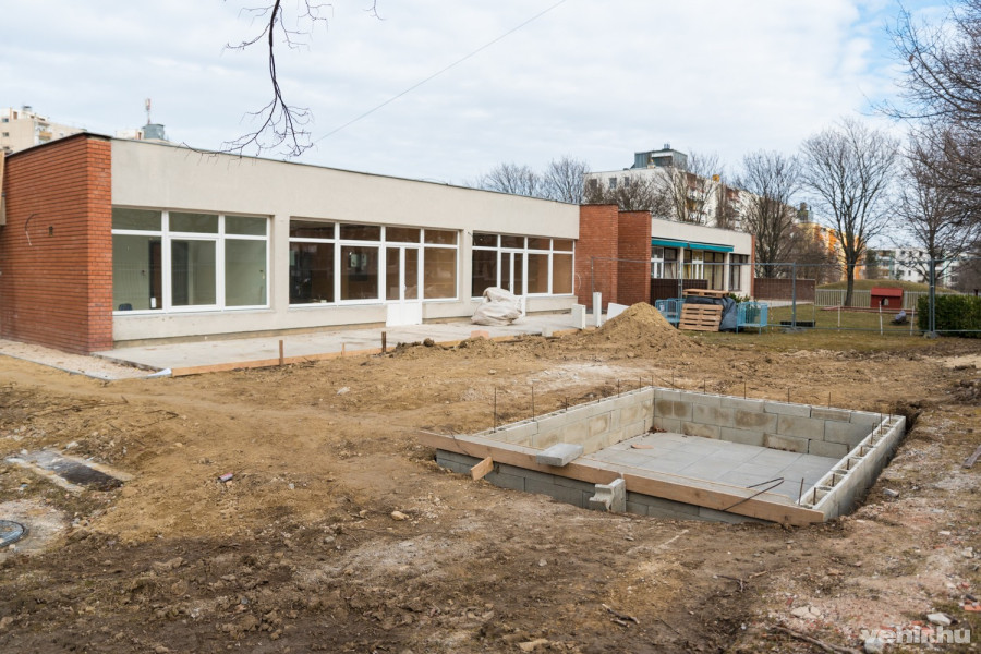 Az udvar is megújul