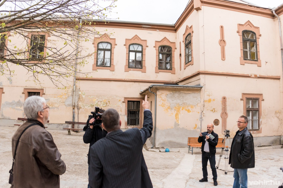 A homlokzat és az udvar is megújul