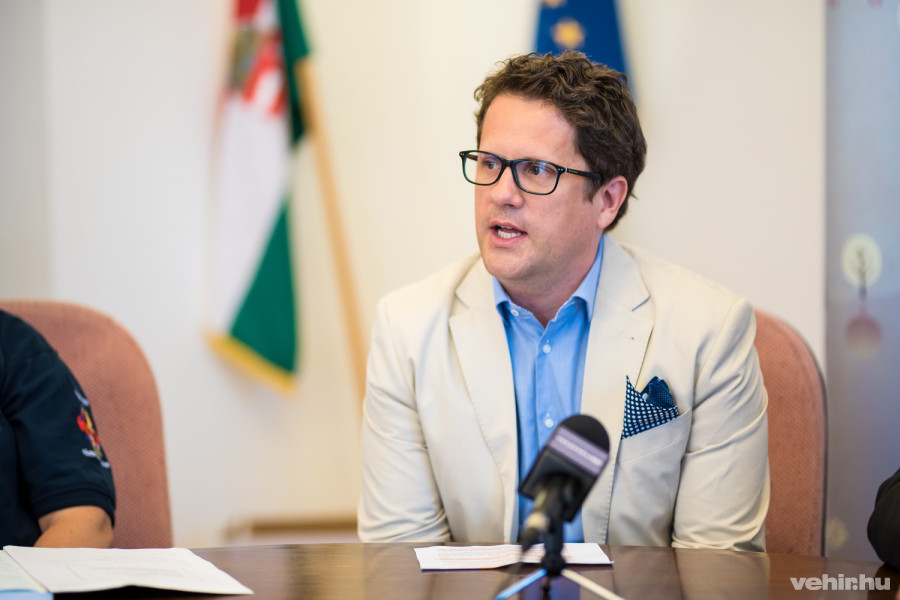 Dr. Temesvári Balázs