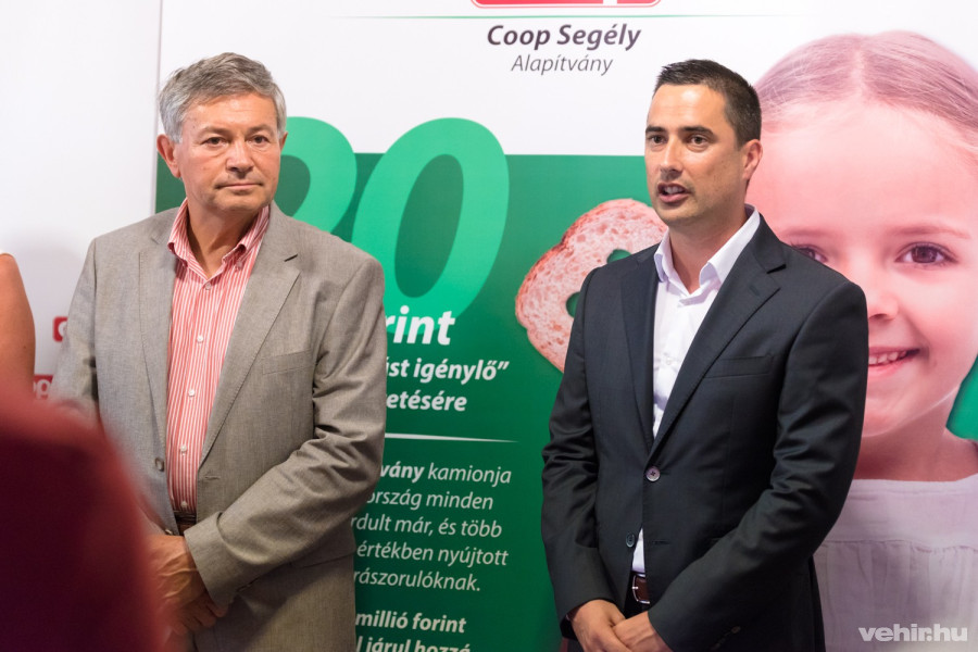 Bogdán József és Ovádi Péter a sajtótéjékoztatón