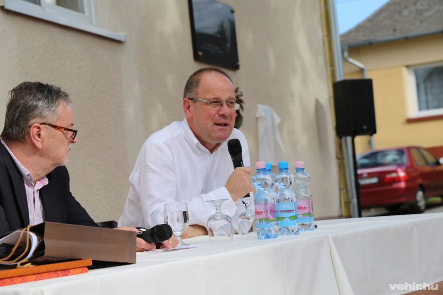 Molnár Sándor kérdezett Navracsics Tibortól