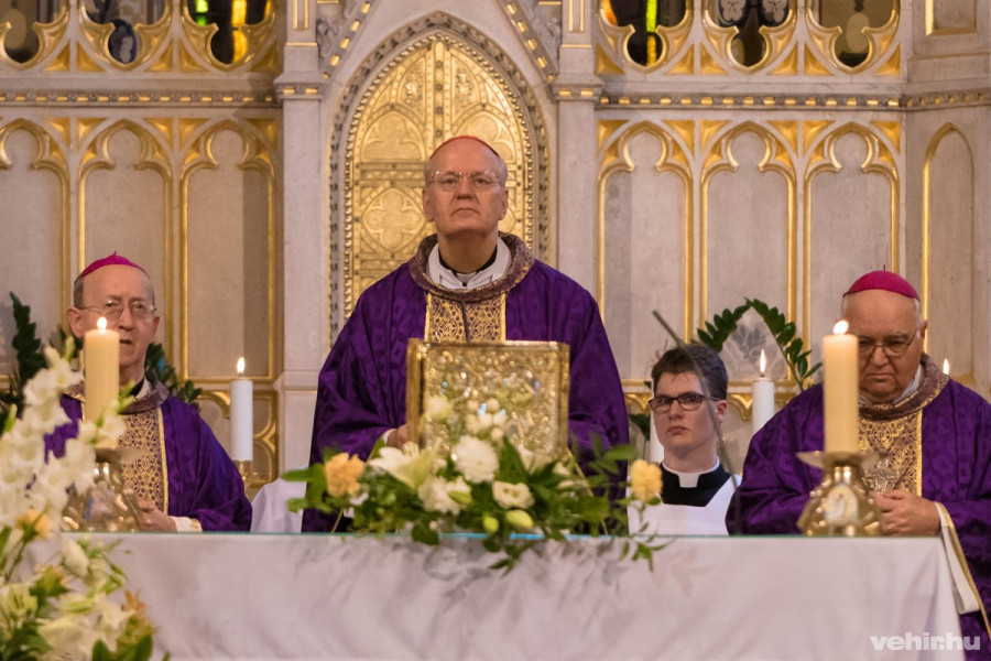 a szertartás főcelebránsa Erdő Péter bíboros volt