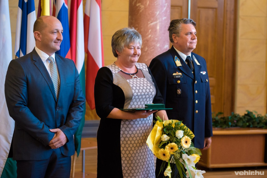 Fekete Istvánné, díjazott, a Veszprém Megyei Vöröskereszt területi vezetője