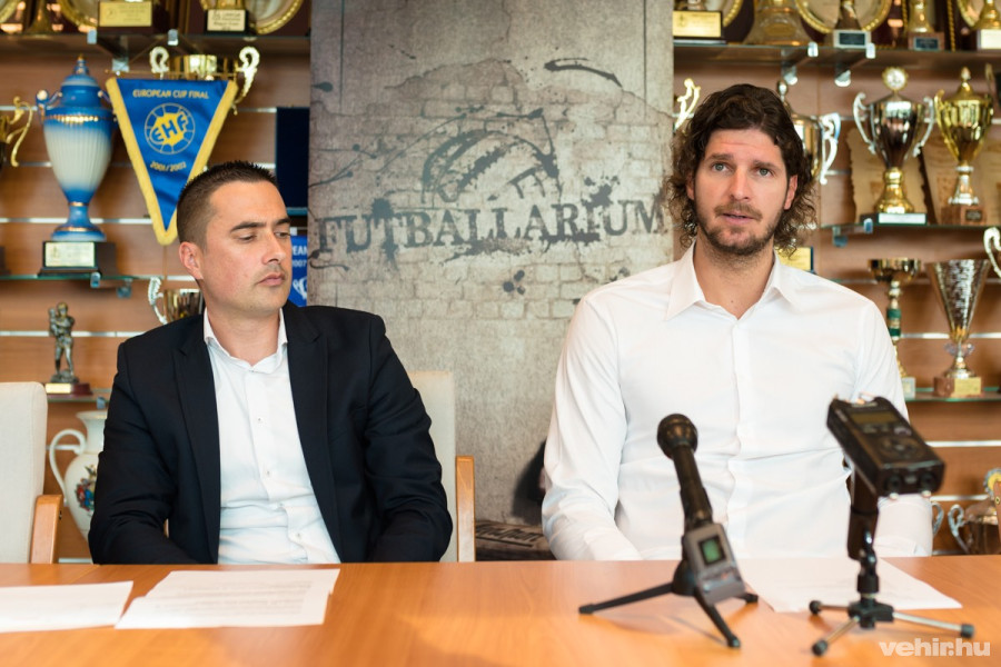 ovádi péter és nagy lászló a csütörtöki sajtótájékoztatón a veszprém arénában