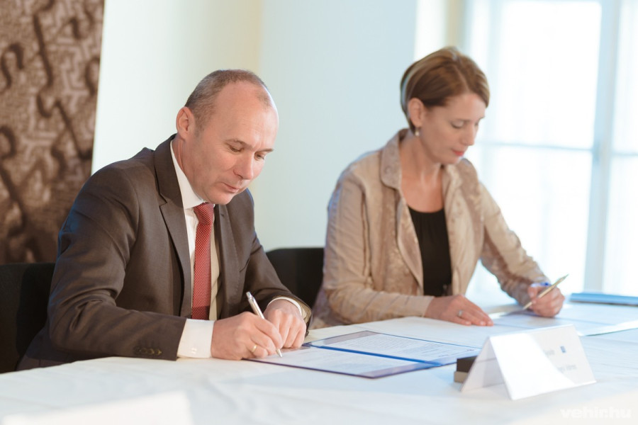 Az együttműködés aláírása