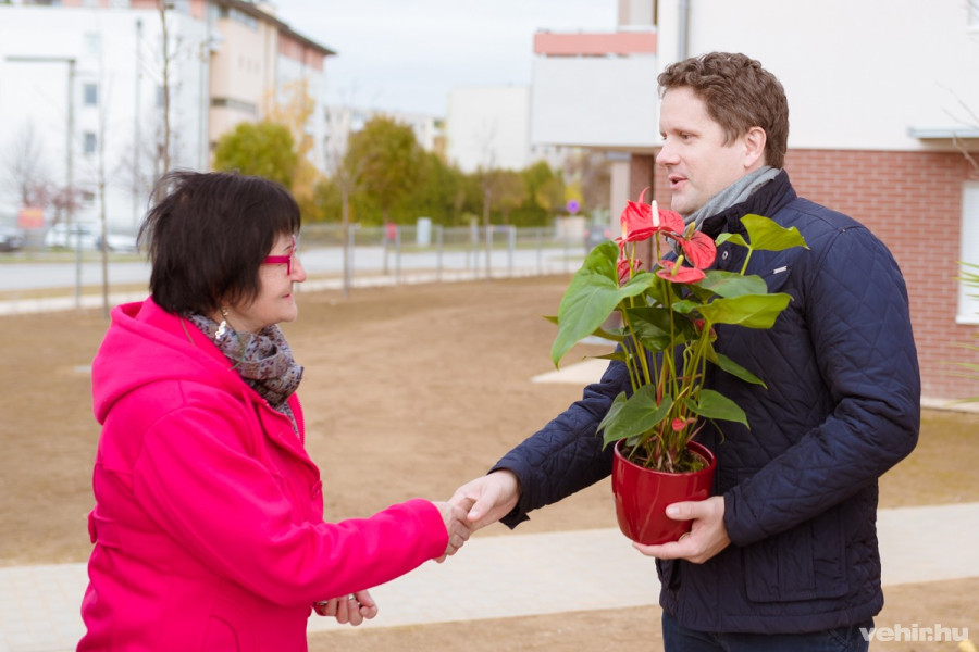 dr. temesvári balázs köszöntötte az első beköltözőket