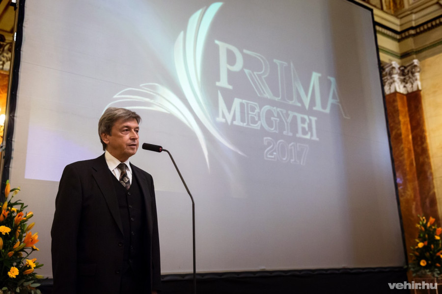 Vándorfi lászló színházigazgató vette át a díjat. Beszédében a támogatóknak és társulat tagjainak mondott köszönetet