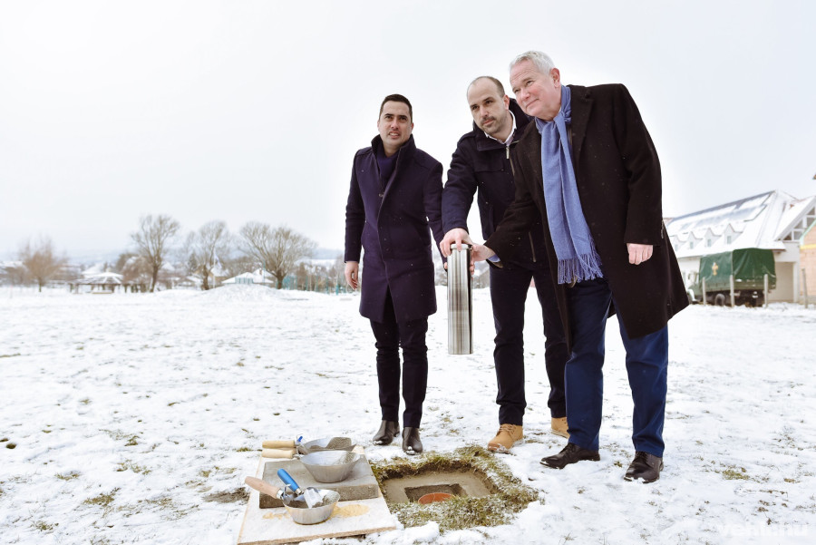 Ovádi Péter, Sövényházi Balázs és Polgárdy Imre közösen tették le az új óvoda alapkövét