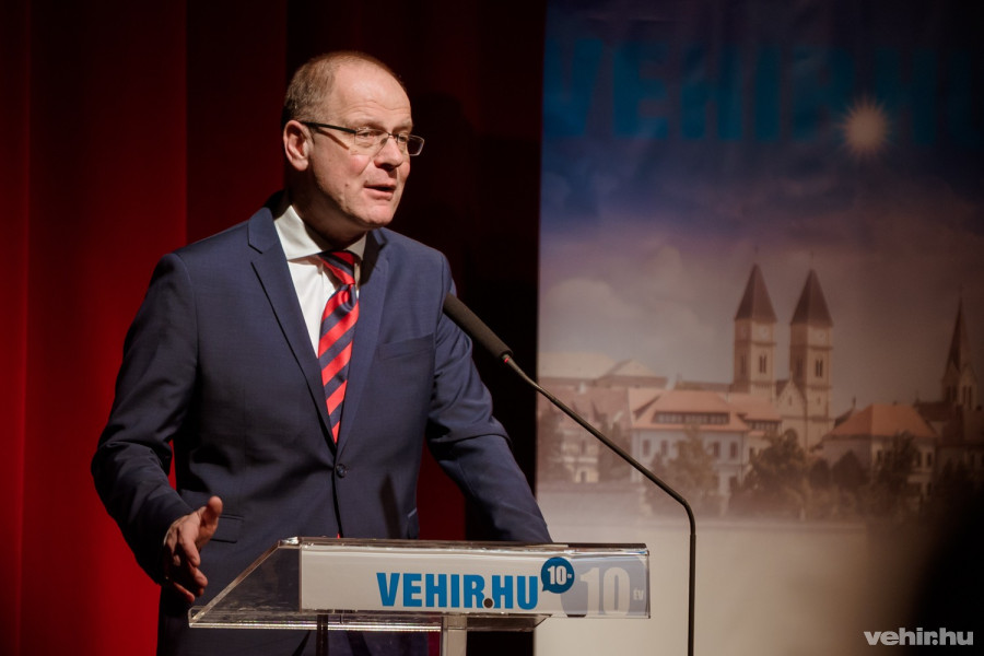 Dr. Navracsics Tibor