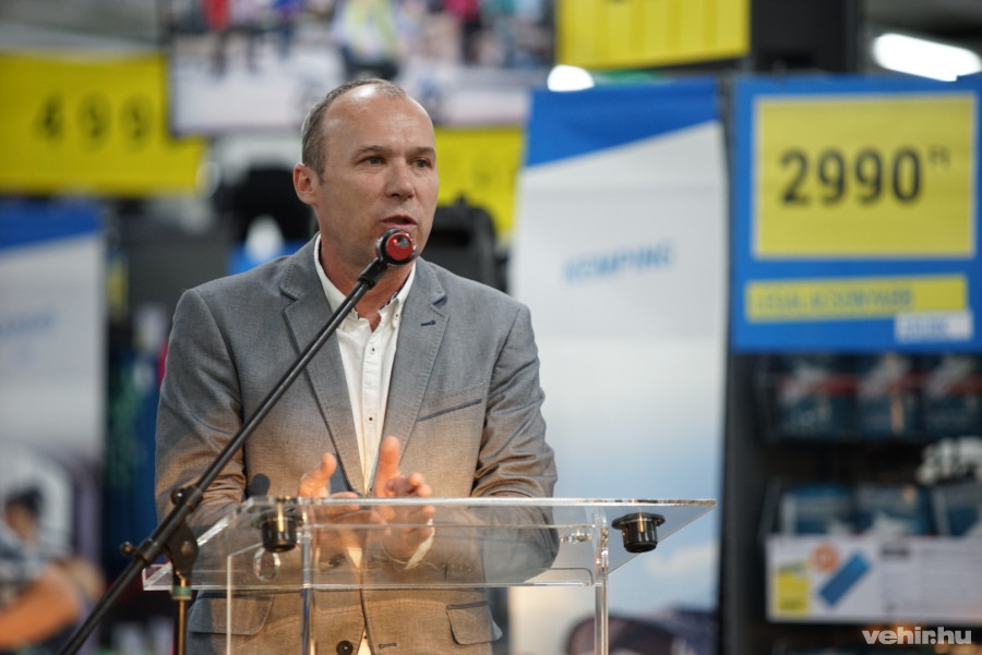 Porga Gyula szerint a város és a közösség is profitál az üzletnyitásból