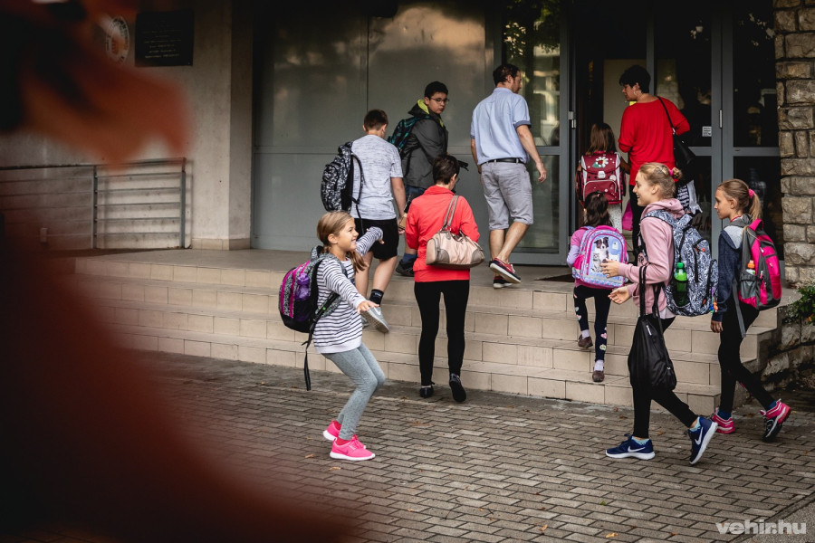 Újra élettel telnek meg az iskolák