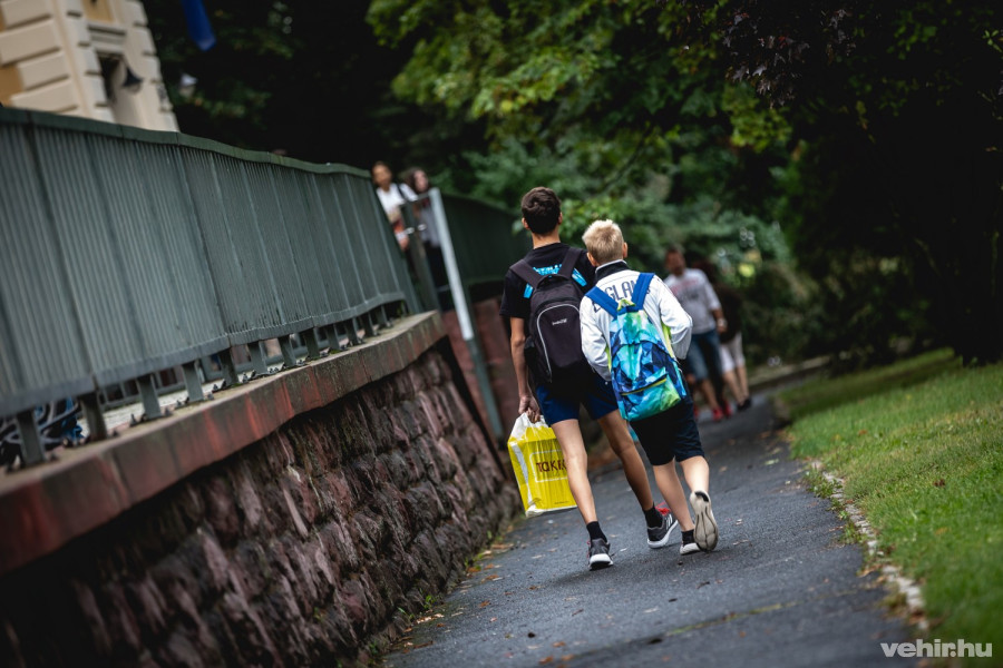 Őszies időben kezdődött a tanév