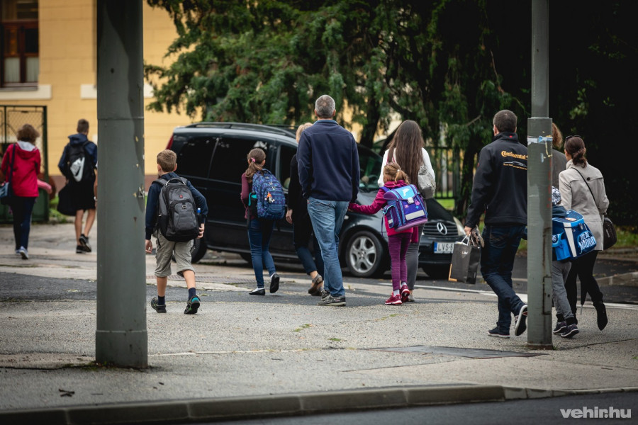 A reggeli órákban vezessenek különös óvatossággal!