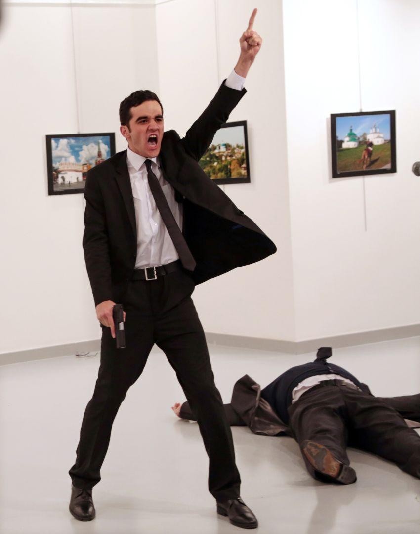 A 2017-es kiállítás nyertes képe: ,,An Assassination in Turkey