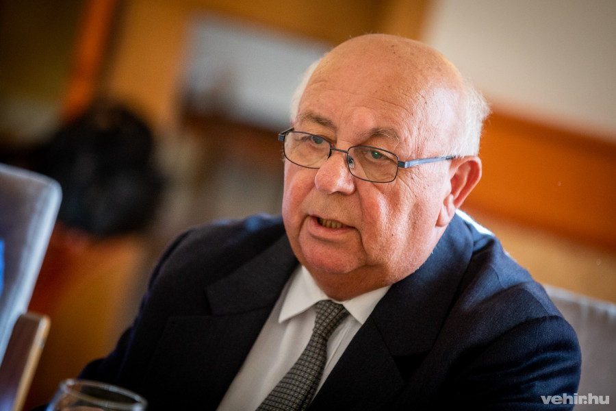 A Szenior Mentor Kerekasztal elnöke: Szente József