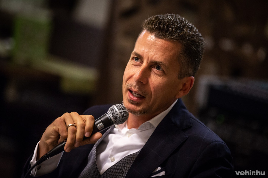 Rákay Philip október 11-én a Hangvillában tartott Polgári Szalon nevű rendezvényen