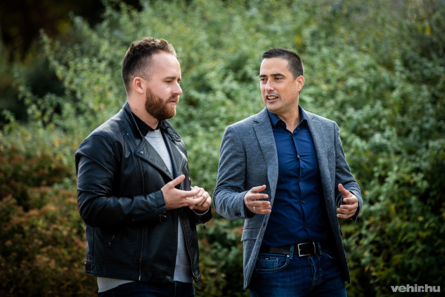 Ovádi Péterrel a Kossuth utcán beszélgettünk