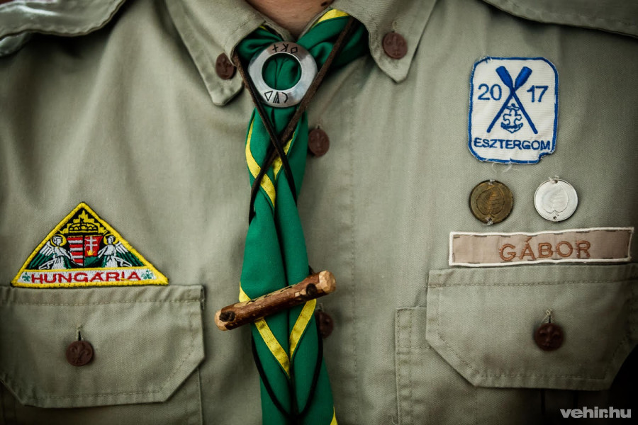 Jelvényei és képesítések: a cserkészek számára térképként funkcionál