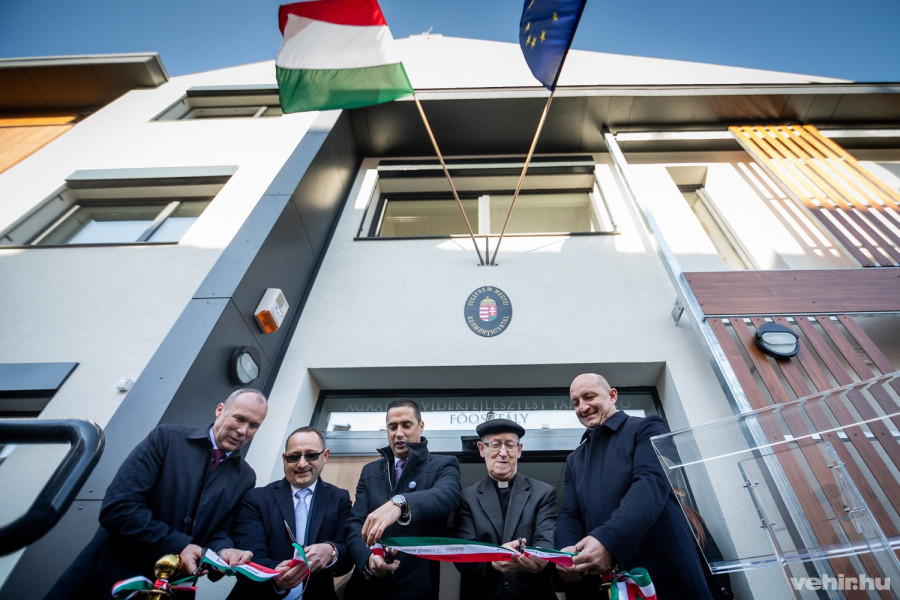 porga gyula polgármester, dr. Bíró attila államtitkár, ovádi péter parlamenti képviselő, márfi gyula érsek és takács szabolcs kormánymegbízott