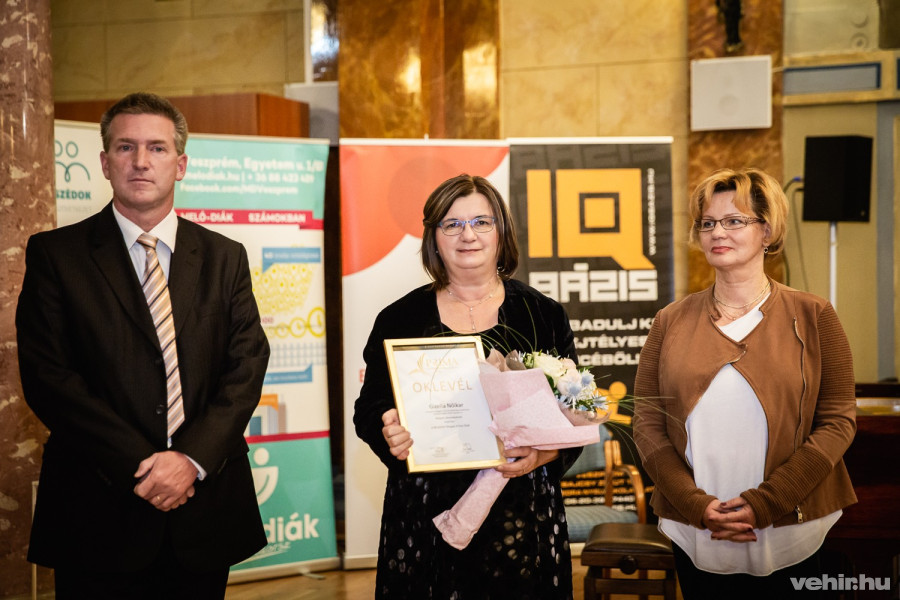 Borbásné Gazdag Gabriella karnagy vette át Gizella Nőikarnak járó elismerést