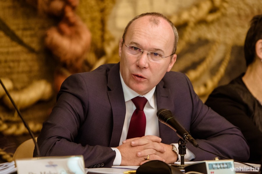 Porga Gyula polgármester a 2018 november 22-i közgyűlésen