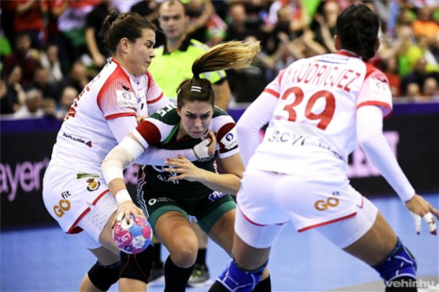 Kovacsics Anikó (középen), mellette a spanyol Ainhoa Hernández Serrador (balra) és Almudena Rodriguez Rodriguez (jobbra) (Kovács Tamás/MTI)