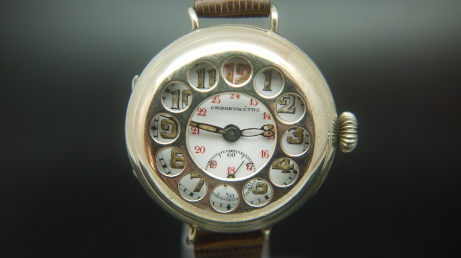 Az első világháborúban terjedtek el a csuklóra szíjazott órák