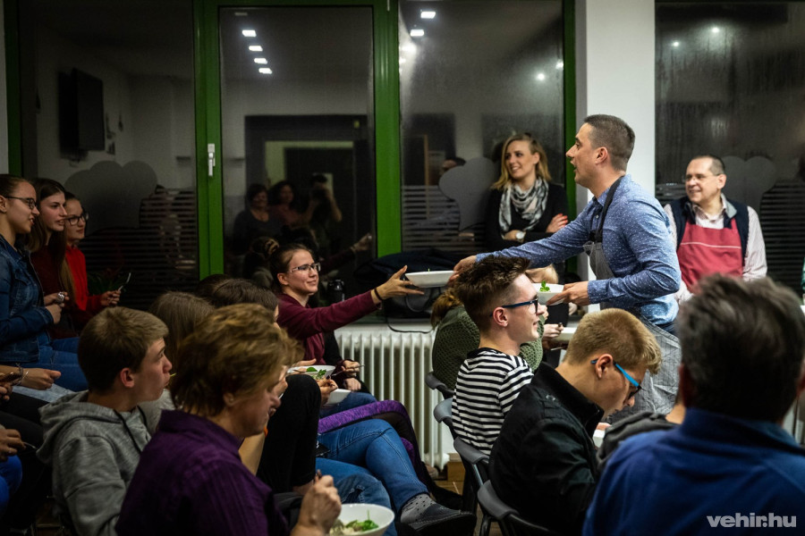 A jó szakács fel is szolgálja az ételt