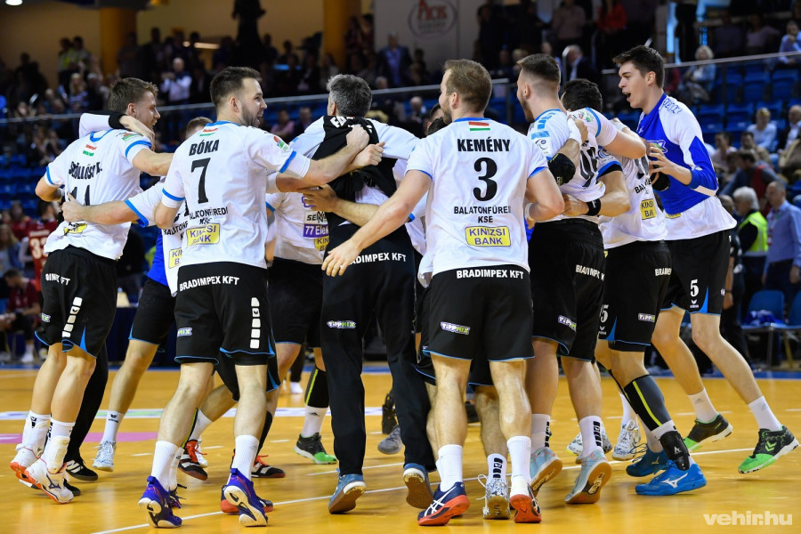 A győztes balatonfüredi csapat a férfi kézilabda Magyar Kupa harmadik helyéért játszott Dabas - Balatonfüred mérkőzésen a debreceni Főnix Csarnokban 2019. április 7-én. A bronzérmet a Balatonfüred nyerte, miután 21-20-ra győzött. MTI/Czeglédi Zsolt 