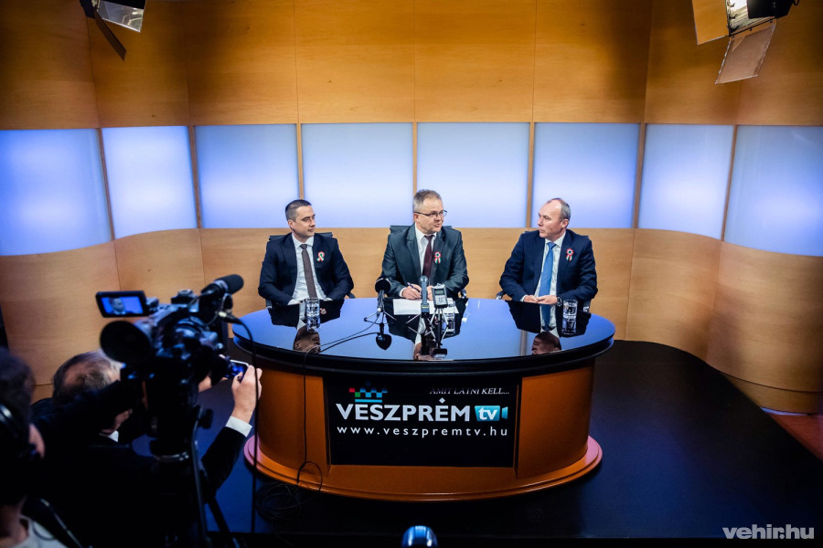 A veszprém tv március óta a megújult stúdióban adja műsorait