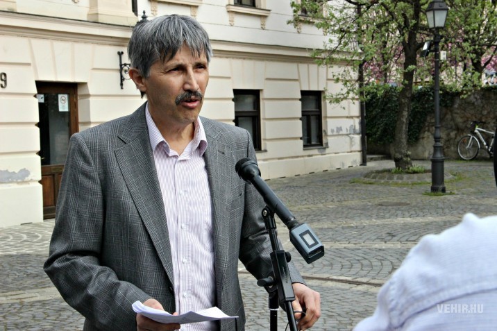 Katanics Sándor egy korábbi sajtótájékoztatón Veszprémben
