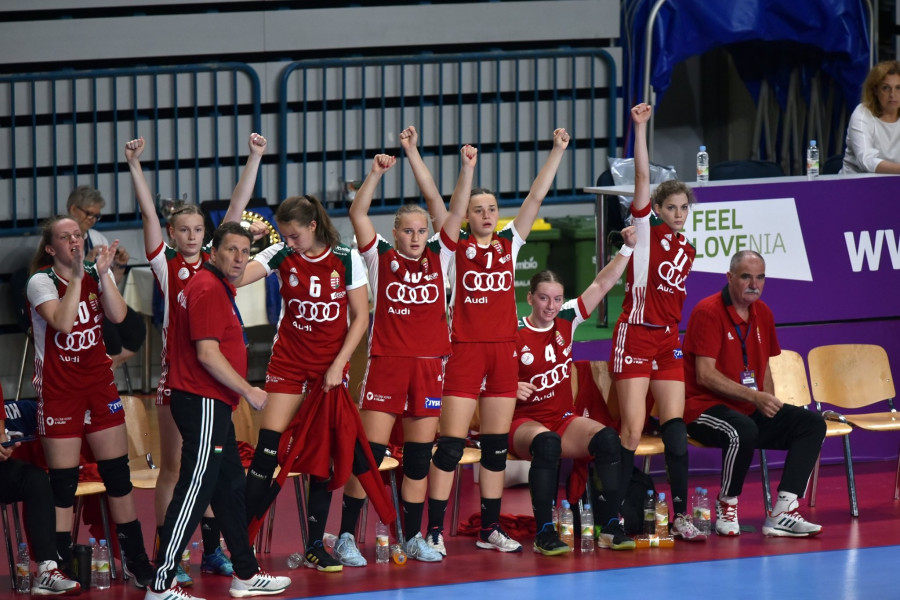 Aranyérmes lett a magyar csapat - Fotó: EHF
