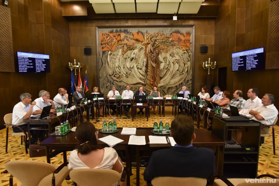 A veszprémi közgyűlés júniusi ülésén