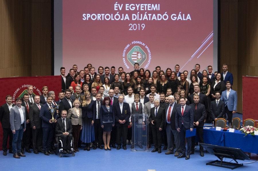 Az Év egyetemi sportolója díj kitüntetettjei, és a díjak átadói Budapesten, a Testnevelési Egyetemen tartott ünnepségen 2019. november 21-én. MTI/Szigetváry Zsolt 