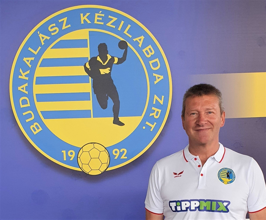 Csoknyai István hároméves szerződést írt alá - Fotó: Budakalász Kézilabda Zrt. Facebook