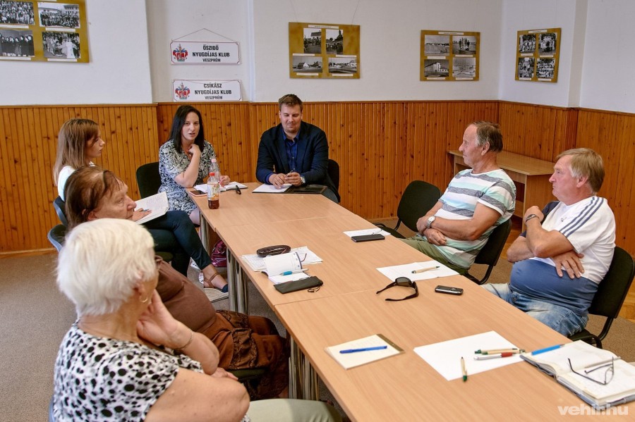 Június 30-án ülésezett a Dózsavárosi Tanács a városrész könyvtárában