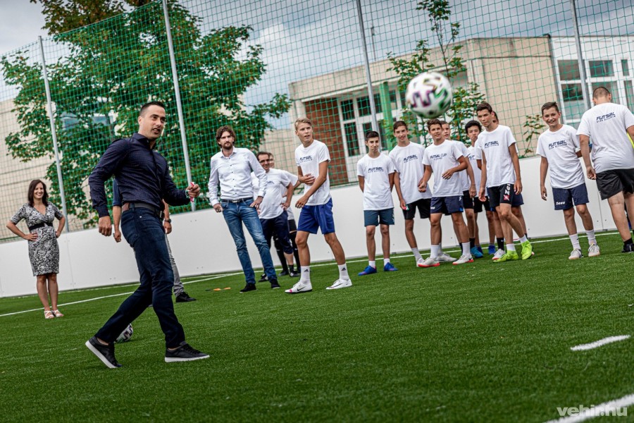 Ovádi Péter, az 1. Futsal Club Veszprém társadalmi elnöke reméli, hogy az utánpótlásukban pallérozódó gyermekek rövidesen meghatározó játékosokká válnak a felnőtt alakulatban is 
