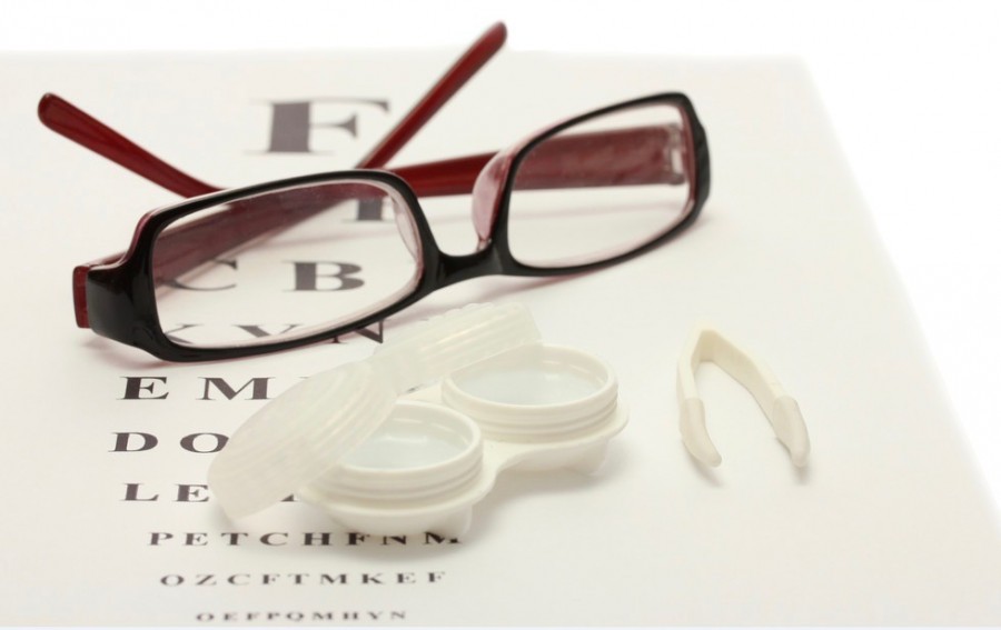 A szemüveg, a kontaktlencse és a műanyag tárolók egyaránt károsítják a környezetet! 