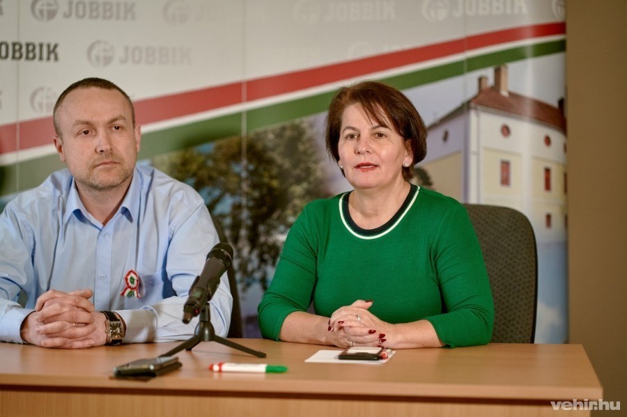 A veszprémi Jobbik önkormányzati és országgyűlési képviselői: Kovács Rajmund és Varga-Damm Andrea