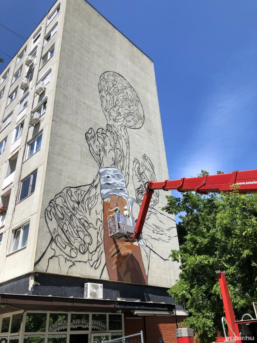 Falfestmény készül a Halle utcában