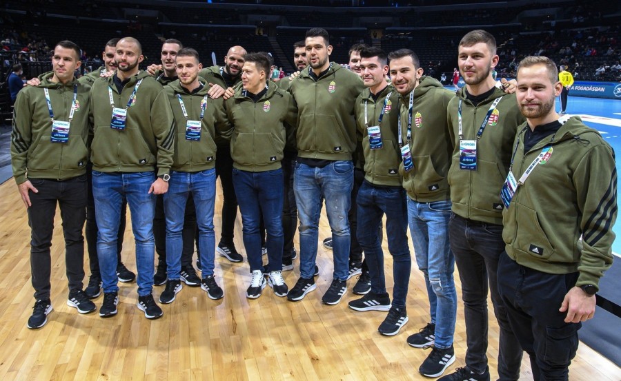 A férfi kézilabda-válogatott tagjai az All-Star gálamérkőzésen, az újonnan átadott Budapesti Kézilabda Arénában 2021. december 16-án. MTI/Szigetváry Zsol