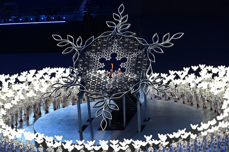 Az olimpiai láng a XXIV. téli olimpia nyitóünnepségén a pekingi Nemzeti Stadionban 2022. február 4-én. MTI/Kovács Tamás