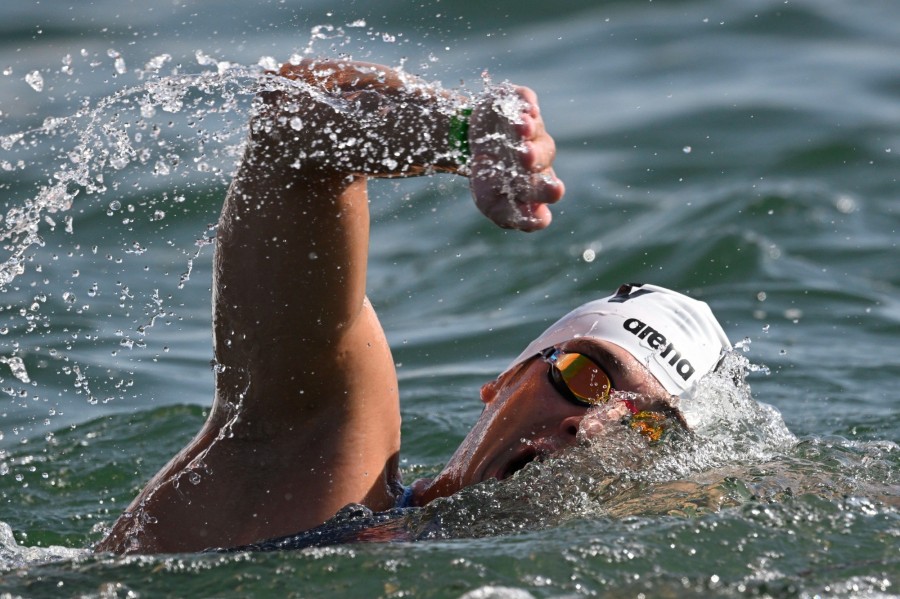 Gálicz Péter a férfi nyíltvízi úszók 25 kilométeres versenyén a vizes világbajnokságon a budakalászi Lupa-tavon 2022. június 30-án. MTI/Szigetváry Zsolt 