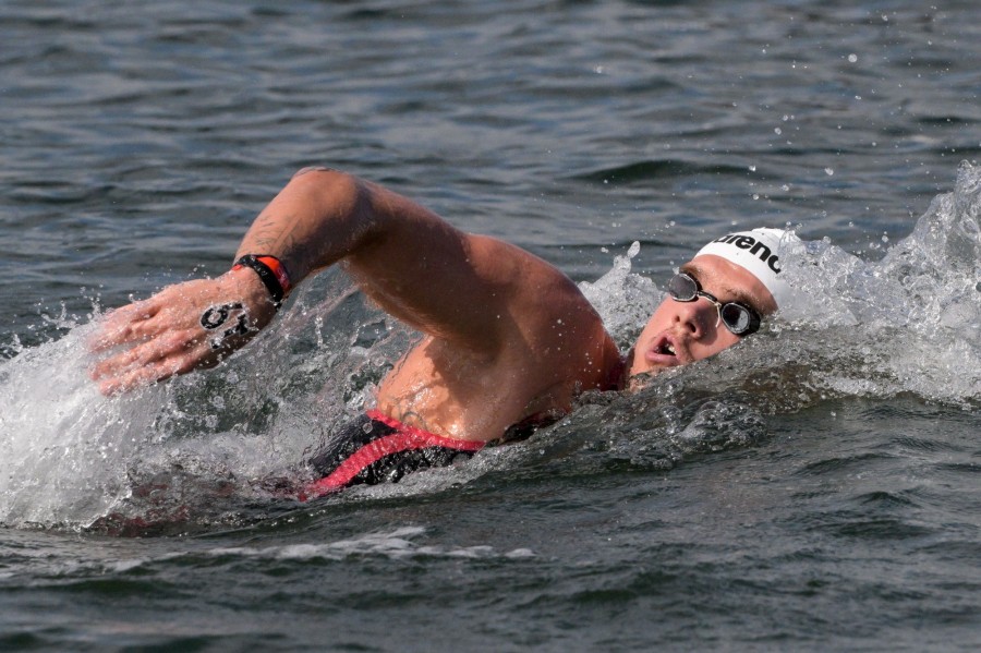 A későbbi ezüstérmes Rasovszky Kristóf a nyílt vízi úszók 10 kilométeres versenyében a fukuokai vizes világbajnokságon 2023. július 16-án. MTI/Koszticsák Szilárd