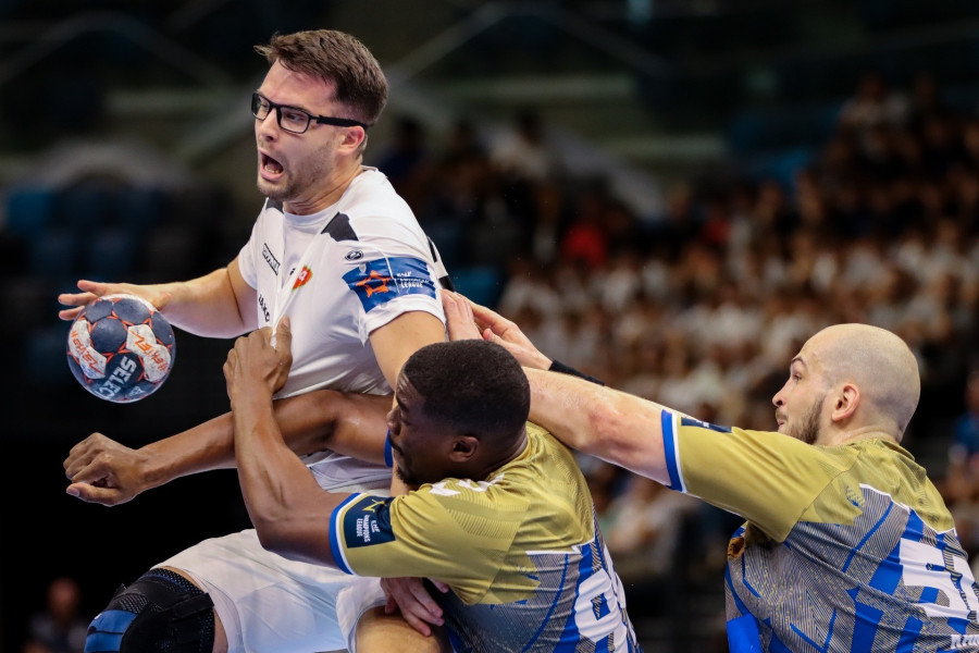 Juhász Ádám a Kielce ellen sem kímélte magát - Fotó: MOL Tatabánya